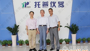 農業部原部長、中國農技推廣協會名譽會長陳耀邦一行蒞臨托普調研