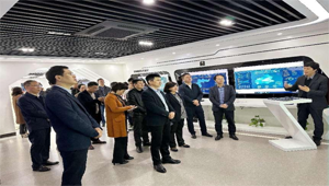 安徽省宿州市蕭縣縣委副書記、縣長朱新華等一行蒞臨托普云農走訪調研